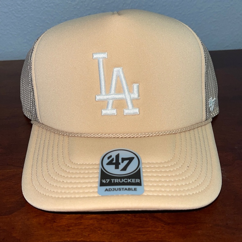 Official ‘47 brand adjustable snap back. Mesh back with LA embroidery
